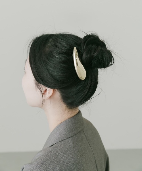 SMELLY(スメリー)の「プランプメタルバレッタ(バレッタ/ヘアクリップ・レディース・ゴールド・-)」の5枚目の写真