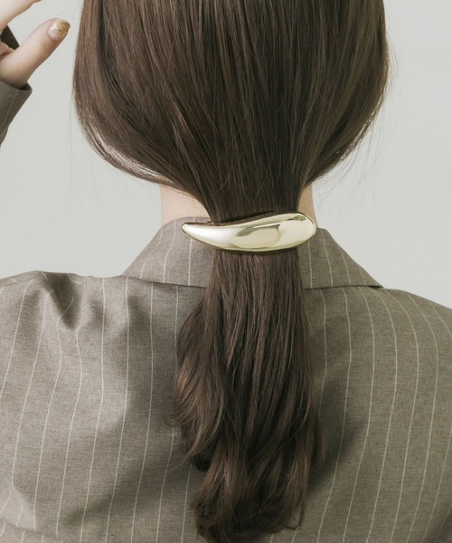 SMELLY(スメリー)の「プランプメタルバレッタ(バレッタ/ヘアクリップ・レディース・ゴールド・-)」の8枚目の写真