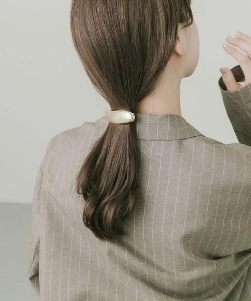 SMELLY(スメリー)の「プランプメタルバレッタ(バレッタ/ヘアクリップ・レディース・ゴールド・-)」の7枚目の写真