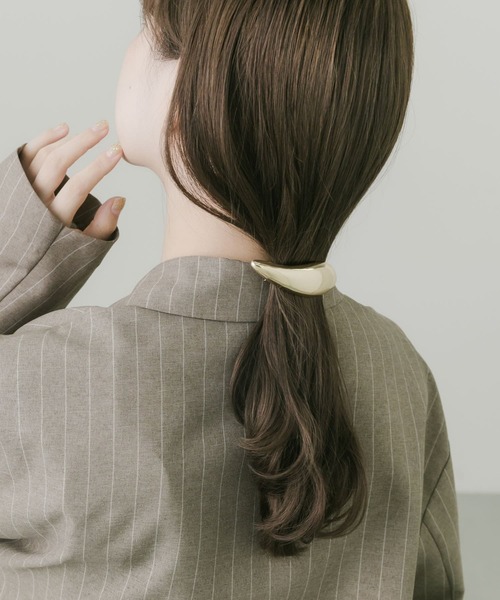 SMELLY(スメリー)の「プランプメタルバレッタ(バレッタ/ヘアクリップ・レディース・ゴールド・-)」の6枚目の写真