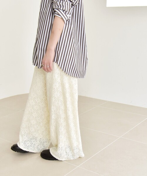 quaranciel（カランシエル）の「quaranciel:〈洗濯機可能〉フラワー レース ワイド パンツ（その他パンツ・レディース・ホワイト/ブラック・ONE SIZE）」の8枚目の写真