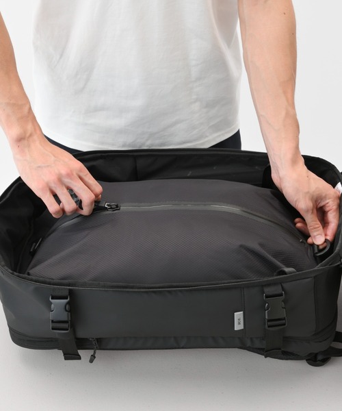 ace.(エース)の「エースジーン リュックサック スペースオプト B4サイズ収納可能 15.6inchPC収納 18L 出張 大容量 真空圧縮機能 17901(バックパック/リュック・メンズ・ブラック・FREE)」の10枚目の写真