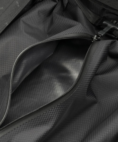 ace.(エース)の「エースジーン リュックサック スペースオプト B4サイズ収納可能 15.6inchPC収納 18L 出張 大容量 真空圧縮機能 17901(バックパック/リュック・メンズ・ブラック・FREE)」の19枚目の写真