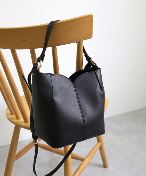 T・S・L(ティーエスエル)の「ハートカット2wayショルダーバッグ(ショルダーバッグ・レディース・レッド/ブラック/グレイッシュベージュ・FREE)」の2枚目の写真