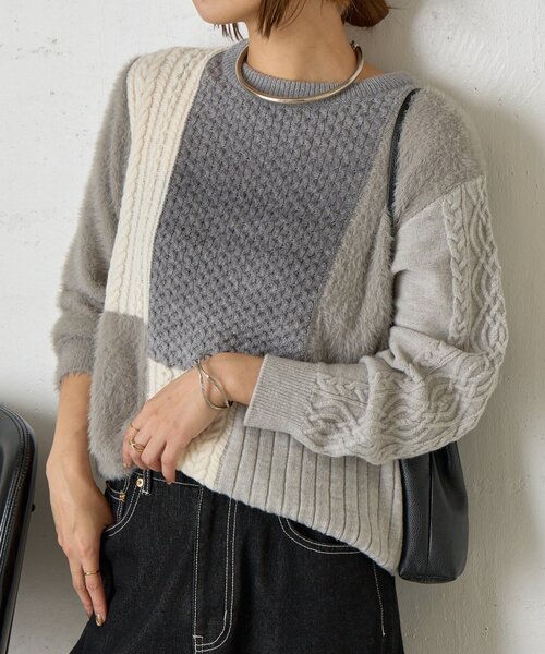 Jena espace merveilleux(ジェナ エスパスメルヴェイユ)の「パッチワークフェザーニット(ニット/セーター・レディース・グレー/ネイビー/ベージュ・FREE)」の1枚目の写真