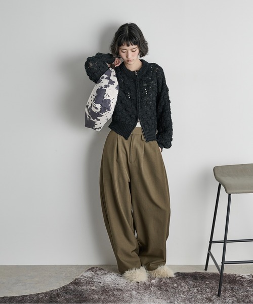THE YOn(ザヨン)の「ベルトアクセントエコファーパンプス(パンプス・レディース・クリーム/アッシュブラウン/グリーン・37/39/38)」の12枚目の写真