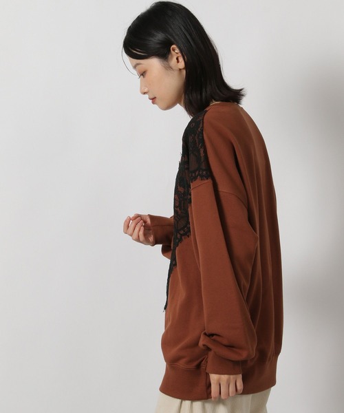 LAKOLE（ラコレ）の「レースドッキングスウェット / 605433（スウェット・レディース・バーガンディー/オートミール/チャコール・FREE）」の13枚目の写真