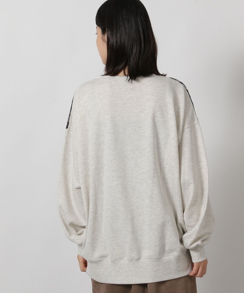 LAKOLE（ラコレ）の「レースドッキングスウェット / 605433（スウェット・レディース・バーガンディー/オートミール/チャコール・FREE）」の11枚目の写真