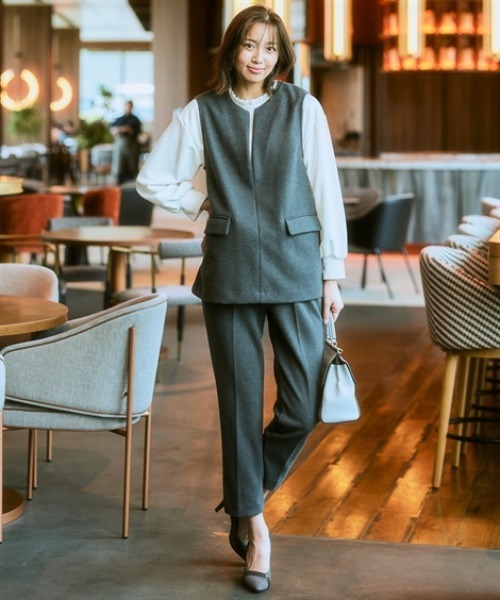 7days Life Styling(セブンデイズライフスタイリング)の「ウール調ふんわりジャージーキーネックベスト(しわになりにくい・ウォッシャブル)(セットアップ対応)<大きいサイズ有>(ベスト・レディース・チャコールグレー/ブラック・S/M/L/LL/3L/4L/5L/6L)」の3枚目の写真