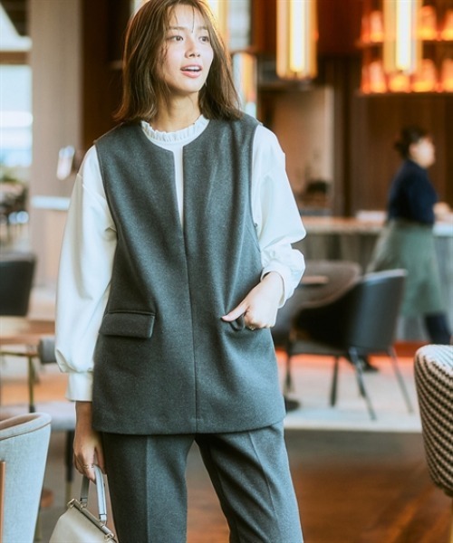 7days Life Styling(セブンデイズライフスタイリング)の「ウール調ふんわりジャージーキーネックベスト(しわになりにくい・ウォッシャブル)(セットアップ対応)<大きいサイズ有>(ベスト・レディース・チャコールグレー/ブラック・S/M/L/LL/3L/4L/5L/6L)」の4枚目の写真