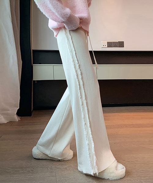 Asterellivi(アステレリビ)の「サイド フリンジ リブニット パンツ(その他パンツ・レディース・ブラック/モカ/ホワイト・FREE)」の2枚目の写真