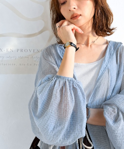 classicalelf(クラシカルエルフ)の「華奢見え☆ほんのり透けるシアー素材がつくる、夏の抜け感ブラウス。ドロストリボンオープンブラウス(シャツ/ブラウス・レディース・オフホワイト/ブルー/ブラック/グレイッシュベージュ・LARGE/X-LARGE/SMALL/MEDIUM)」の4枚目の写真