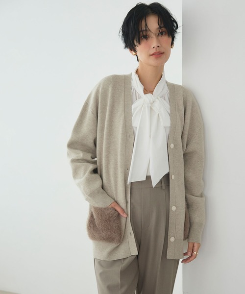 CROSS FUNCTION（クロスファンクション）の「《洗える》サマ美え ファーポケットVネックカーディガン【CROSS FUNCTION/クロスファンクション】（カーディガン/ボレロ・レディース・チャコールグレー/オフホワイト/グレイッシュベージュ・M/LL/L）」の6枚目の写真