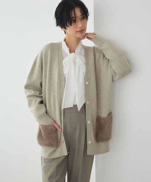 CROSS FUNCTION（クロスファンクション）の「《洗える》サマ美え ファーポケットVネックカーディガン【CROSS FUNCTION/クロスファンクション】（カーディガン/ボレロ・レディース・チャコールグレー/オフホワイト/グレイッシュベージュ・M/LL/L）」の4枚目の写真