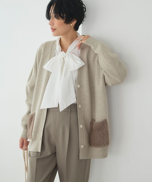 CROSS FUNCTION（クロスファンクション）の「《洗える》サマ美え ファーポケットVネックカーディガン【CROSS FUNCTION/クロスファンクション】（カーディガン/ボレロ・レディース・チャコールグレー/オフホワイト/グレイッシュベージュ・M/LL/L）」の5枚目の写真