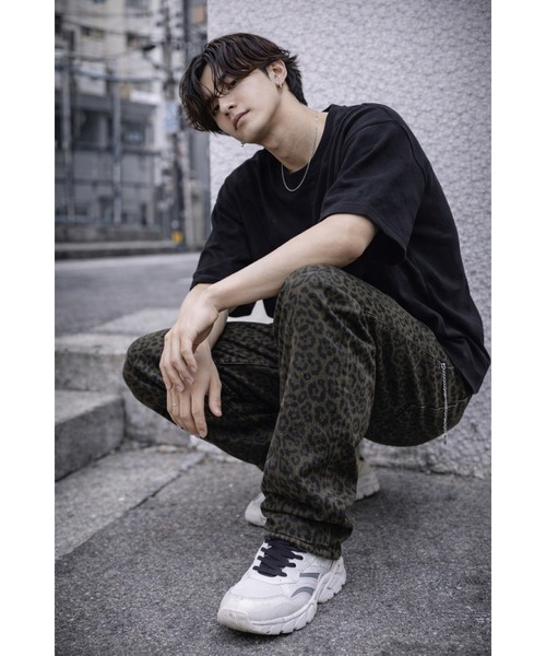 Bling Leads(ブリングリーズ)の「【Bls】【Bling Leads】ヒョウ柄テーパードパンツ(デニムパンツ・メンズ・ブラウン・LARGE/MEDIUM)」の2枚目の写真