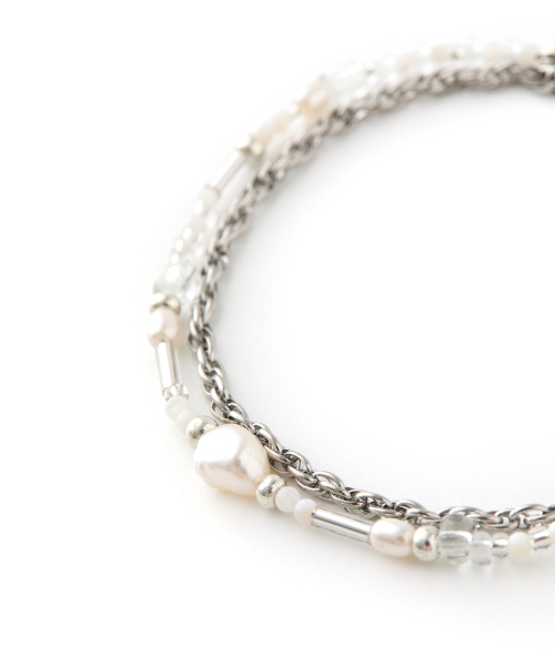 DNSR(ディーエヌエスアール)の「Layered Beaded Bracelet White(ブレスレット・メンズ・その他・OS)」の2枚目の写真
