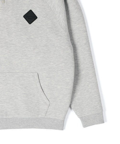 The DUFFER of ST.GEORGE（ザダファーオブセントジョージ）の「〔BLACK LABEL〕"SORONA" HENLEY PO PARKA：セットアップ ダンボールニット ヘンリーネック パーカー（パーカー・メンズ・ライトグレー/グレー/ブラック・MEDIUM/SMALL/X-LARGE/LARGE）」の7枚目の写真