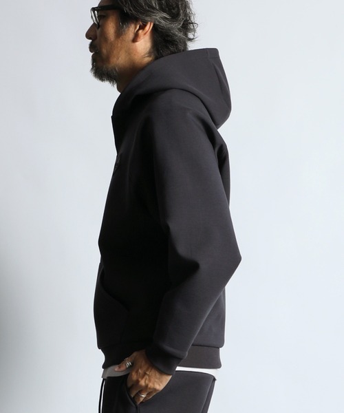 The DUFFER of ST.GEORGE（ザダファーオブセントジョージ）の「〔BLACK LABEL〕"SORONA" HENLEY PO PARKA：セットアップ ダンボールニット ヘンリーネック パーカー（パーカー・メンズ・ライトグレー/グレー/ブラック・MEDIUM/SMALL/X-LARGE/LARGE）」の18枚目の写真