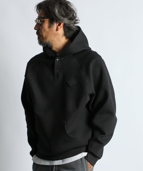The DUFFER of ST.GEORGE（ザダファーオブセントジョージ）の「〔BLACK LABEL〕"SORONA" HENLEY PO PARKA：セットアップ ダンボールニット ヘンリーネック パーカー（パーカー・メンズ・ライトグレー/グレー/ブラック・MEDIUM/SMALL/X-LARGE/LARGE）」の19枚目の写真
