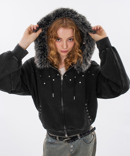 WISH FOR EVER（ウィッシュフォーエバー）の「STUDS & EYELETS DESIGN 2WAY FAKE FUR ZIP HOODIE / スタッズ＆アイレットデザイン2WAYフェイクファージップフーディ（パーカー・メンズ・ブラウン/ブラック・MEDIUM/SMALL/LARGE）」の8枚目の写真