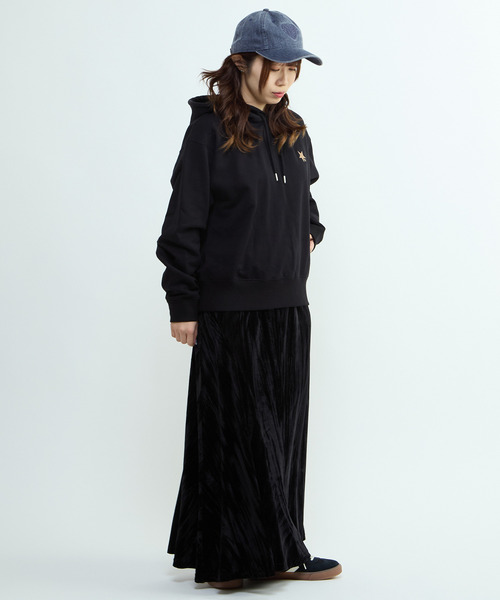CONVERSE TOKYO(コンバーストウキョウ)の「BACK LOGO HOODIE(パーカー・レディース・ブルー/オフホワイト/ブラック・FREE)」の6枚目の写真