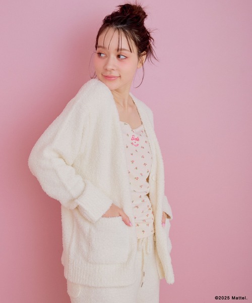 ELLEgirl（エルガール）の「《Barbie×ELLEgirl》マシュマロタッチニットVネックカーディガン（ニット/セーター・レディース・アイボリー・FREE）」の2枚目の写真