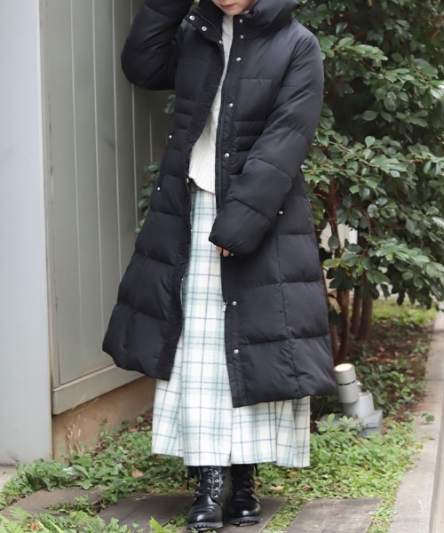axes femme（アクシーズファム）の「シェイプ切替ロングダウンコート（ダウンジャケット/コート・レディース・ベージュ/ブラック・MEDIUM/LARGE）」の18枚目の写真