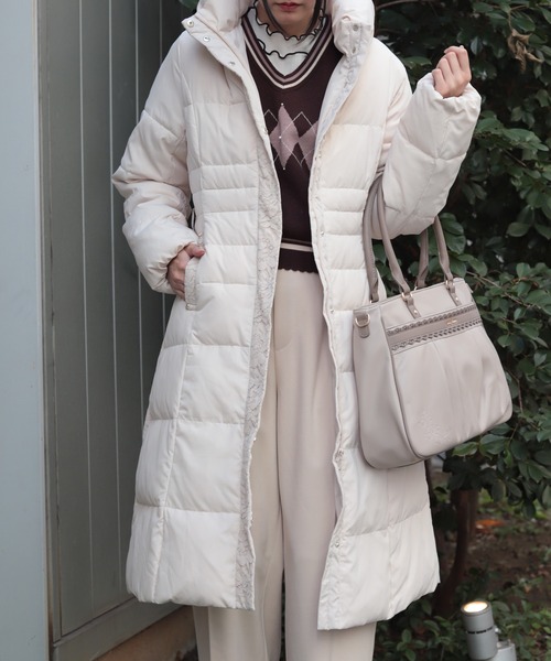 axes femme（アクシーズファム）の「シェイプ切替ロングダウンコート（ダウンジャケット/コート・レディース・ベージュ/ブラック・MEDIUM/LARGE）」の3枚目の写真