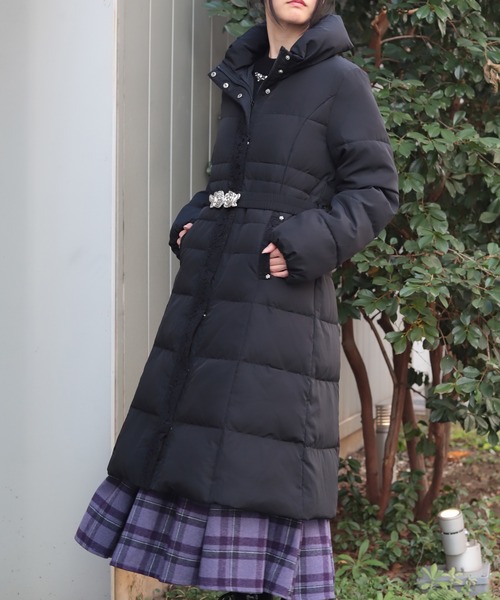 axes femme（アクシーズファム）の「シェイプ切替ロングダウンコート（ダウンジャケット/コート・レディース・ベージュ/ブラック・MEDIUM/LARGE）」の5枚目の写真