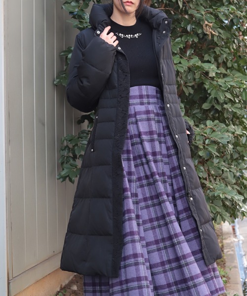 axes femme（アクシーズファム）の「シェイプ切替ロングダウンコート（ダウンジャケット/コート・レディース・ベージュ/ブラック・MEDIUM/LARGE）」の9枚目の写真