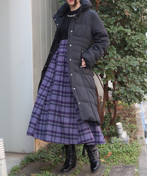 axes femme（アクシーズファム）の「シェイプ切替ロングダウンコート（ダウンジャケット/コート・レディース・ベージュ/ブラック・MEDIUM/LARGE）」の13枚目の写真