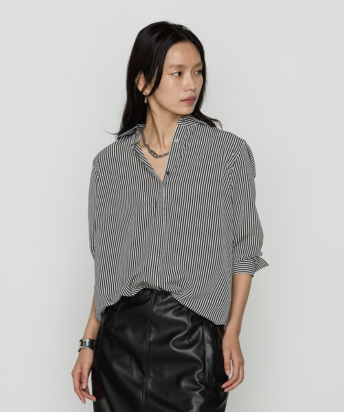 COMME CA(コムサ)の「〔 TALLサイズ 〕 パウダーデシン/デシンストライプ シャツ(シャツ/ブラウス・レディース・ホワイト/グレー/ブラック・15号/13号)」の2枚目の写真