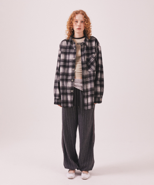 MENASOO(ミナス)の「MNS Classic Check Oversized Shirt Jacket_Black(その他アウター・レディース・ブラック・F)」の4枚目の写真