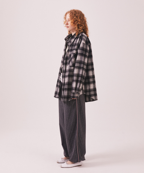MENASOO(ミナス)の「MNS Classic Check Oversized Shirt Jacket_Black(その他アウター・レディース・ブラック・F)」の5枚目の写真