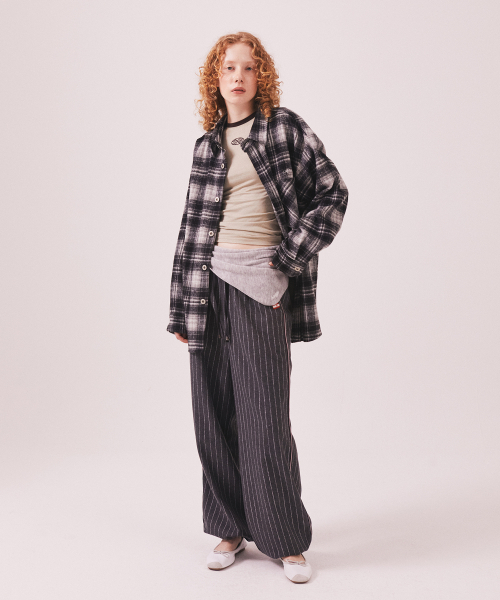 MENASOO(ミナス)の「MNS Classic Check Oversized Shirt Jacket_Black(その他アウター・レディース・ブラック・F)」の7枚目の写真