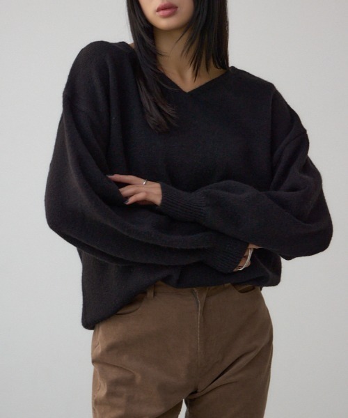 AZUL by moussy(アズールバイマウジー)の「Vネックアソートカラーニットプルオーバー(ニット/セーター・レディース・ブラック/レッド/グレー系その他/アイボリー/ブルー・FREE)」の3枚目の写真