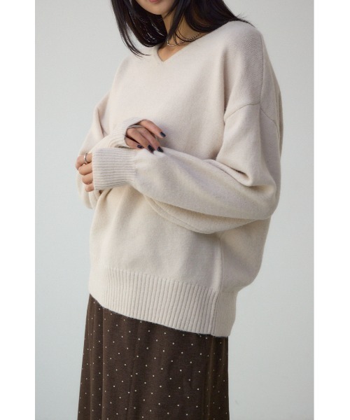 AZUL by moussy(アズールバイマウジー)の「Vネックアソートカラーニットプルオーバー(ニット/セーター・レディース・ブラック/レッド/グレー系その他/アイボリー/ブルー・FREE)」の6枚目の写真
