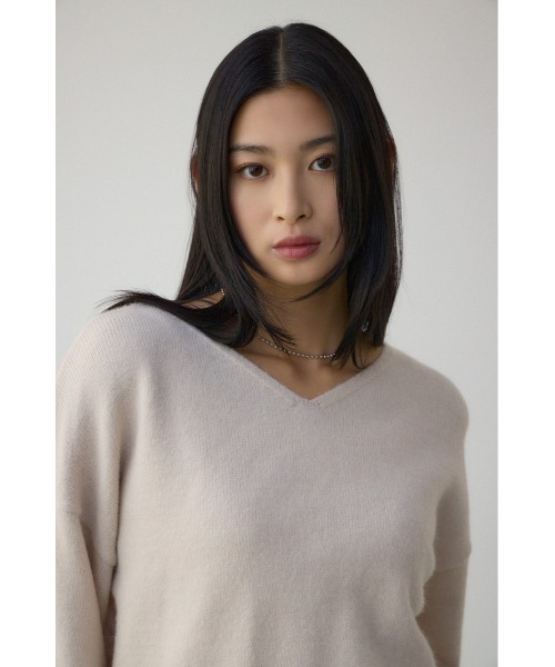 AZUL by moussy(アズールバイマウジー)の「Vネックアソートカラーニットプルオーバー(ニット/セーター・レディース・ブラック/レッド/グレー系その他/アイボリー/ブルー・FREE)」の7枚目の写真