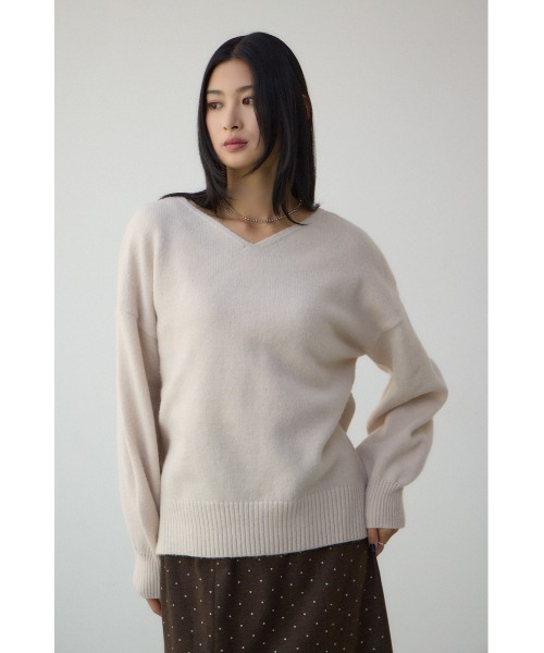 AZUL by moussy(アズールバイマウジー)の「Vネックアソートカラーニットプルオーバー(ニット/セーター・レディース・ブラック/レッド/グレー系その他/アイボリー/ブルー・FREE)」の8枚目の写真