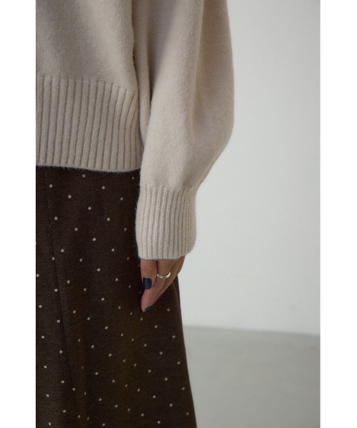 AZUL by moussy(アズールバイマウジー)の「Vネックアソートカラーニットプルオーバー(ニット/セーター・レディース・ブラック/レッド/グレー系その他/アイボリー/ブルー・FREE)」の15枚目の写真
