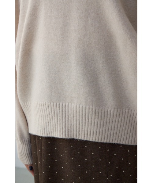 AZUL by moussy(アズールバイマウジー)の「Vネックアソートカラーニットプルオーバー(ニット/セーター・レディース・ブラック/レッド/グレー系その他/アイボリー/ブルー・FREE)」の16枚目の写真