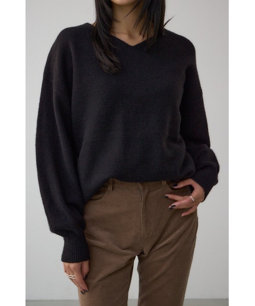 AZUL by moussy(アズールバイマウジー)の「Vネックアソートカラーニットプルオーバー(ニット/セーター・レディース・ブラック/レッド/グレー系その他/アイボリー/ブルー・FREE)」の17枚目の写真