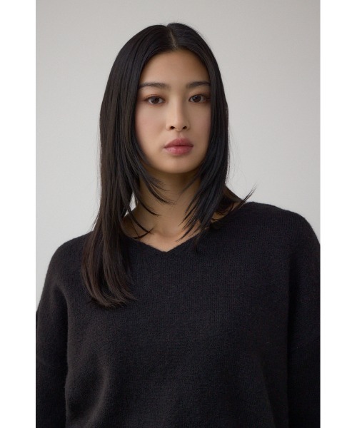 AZUL by moussy(アズールバイマウジー)の「Vネックアソートカラーニットプルオーバー(ニット/セーター・レディース・ブラック/レッド/グレー系その他/アイボリー/ブルー・FREE)」の18枚目の写真