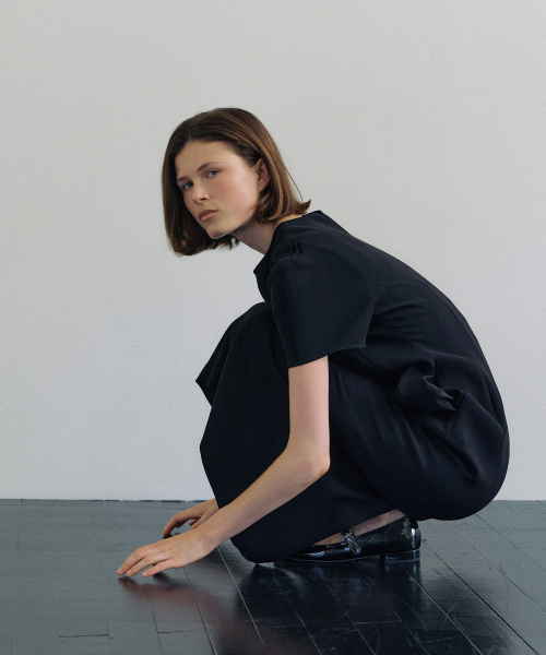 OCTETTE(オテット)の「TIMELESS VOLUME OPS_BLACK(ワンピース・レディース・ブラック・SMALL/MEDIUM)」の4枚目の写真