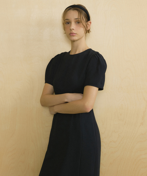 OCTETTE(オテット)の「TIMELESS VOLUME OPS_BLACK(ワンピース・レディース・ブラック・SMALL/MEDIUM)」の9枚目の写真