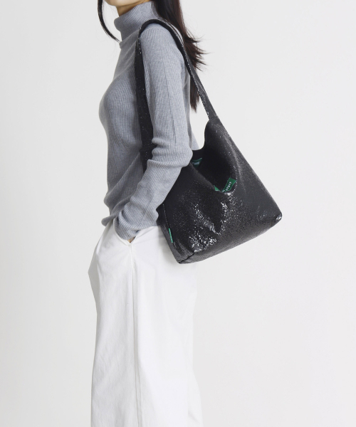 GREEN STUFF（グリーンスタッフ）の「seem full bag 62 - glitter texture black（ショルダーバッグ・レディース・その他・FREE）」の7枚目の写真