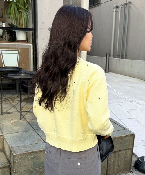 fredy emue（フレディエミュ）の「ハンド刺しゅうハートZIPカーディガン（カーディガン/ボレロ・レディース・オフホワイト/ネイビー/イエロー・38）」の7枚目の写真