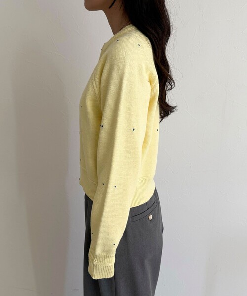 fredy emue（フレディエミュ）の「ハンド刺しゅうハートZIPカーディガン（カーディガン/ボレロ・レディース・オフホワイト/ネイビー/イエロー・38）」の10枚目の写真