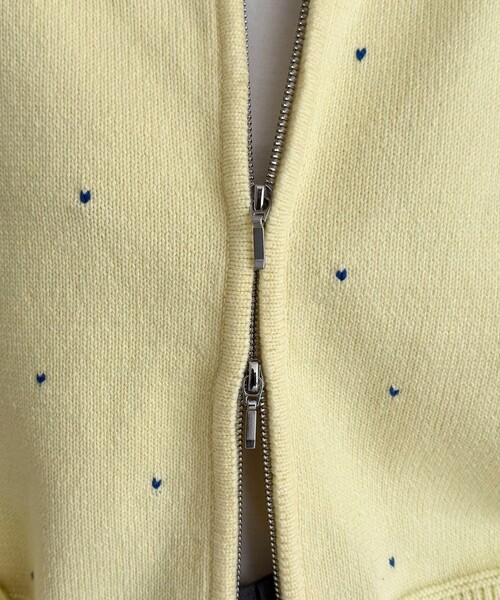 fredy emue（フレディエミュ）の「ハンド刺しゅうハートZIPカーディガン（カーディガン/ボレロ・レディース・オフホワイト/ネイビー/イエロー・38）」の14枚目の写真